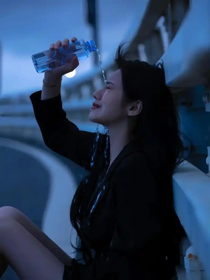 人该有多失望,才会选择闭口不言,原来情绪到点了真的可以沉默, - 抖音