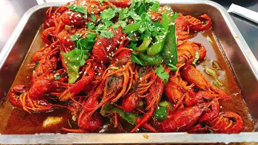 飞龙:烧烤店运用爆品营销设计"1元吃龙虾"活动,客流爆满并迅速锁客