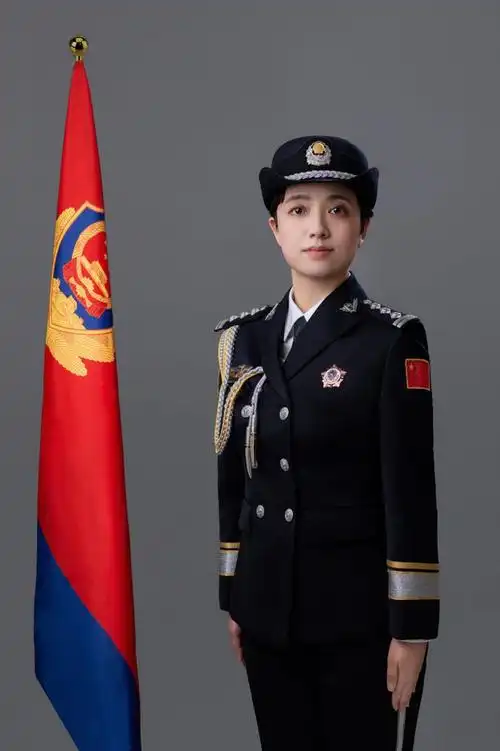 们都在用自己的光亮闪烁出熠熠光辉感谢每一位公安女警祝你们节日快乐