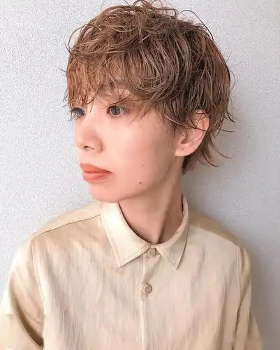 今夏短发流行凌乱风蓬松时尚很立体关键还很轻松