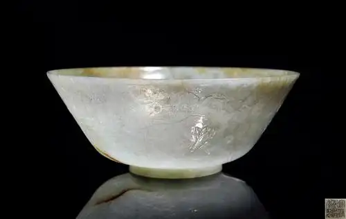 清乾隆 翡翠花鸟碗