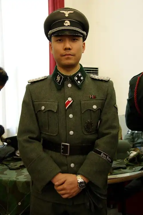 这……这是……二战德国党卫军二级突击队大队长?