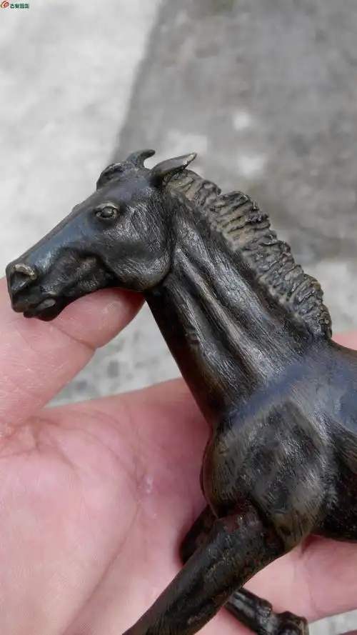 明代铜马摆件