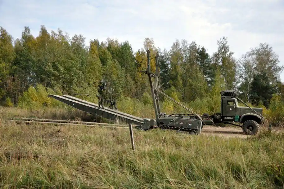 俄新型扫雷机器成演习最大亮点