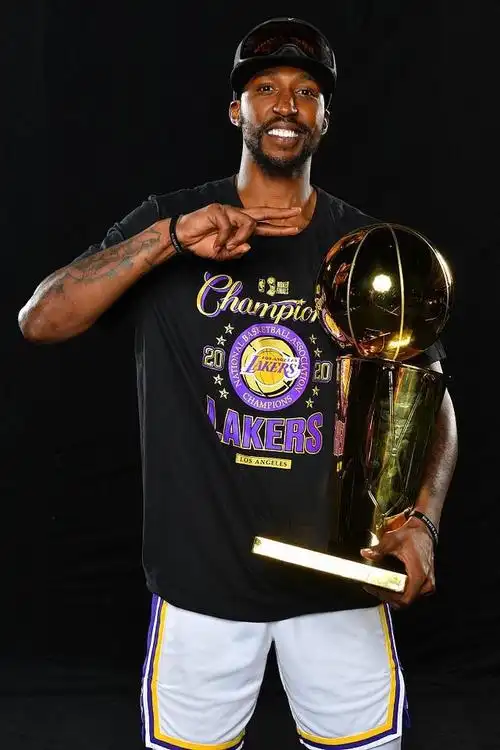 记者:湖人应该怎么处理波普?他在谈判中有什么样的影响力?