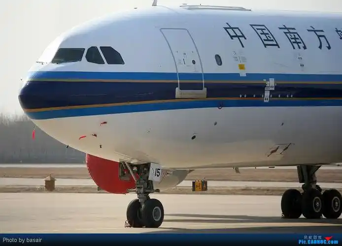 是中国运输飞机最多航线网络最发达年客运量最大的航空公司南航年客运