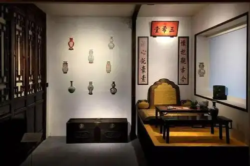 8平米左右的小屋子,这里曾是乾隆皇帝的书房,叫"三希堂",也是这位曾