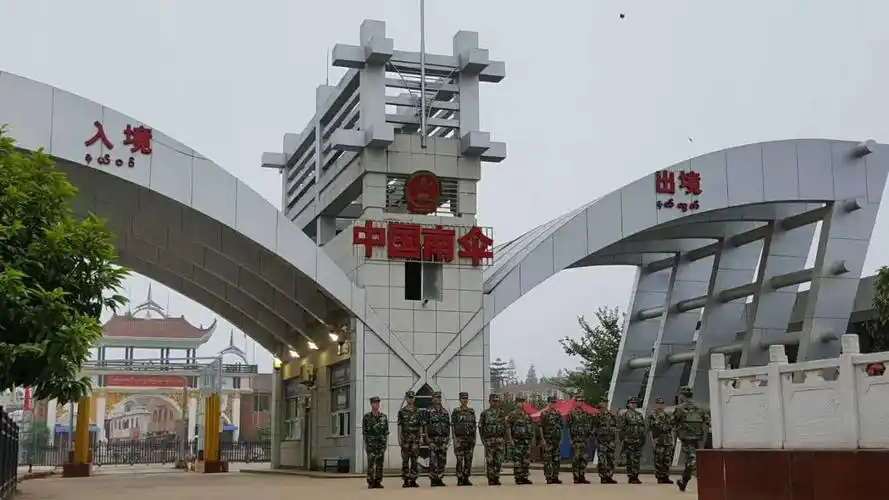 2019年10月3至5日,南伞八连暨河口六连战友相聚南伞,单人照片通讯录.