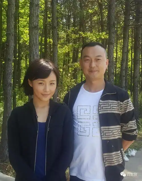 《特战英雄榜》反二号陆鹏 合影泾县人参演的《特战英雄榜》演员们与