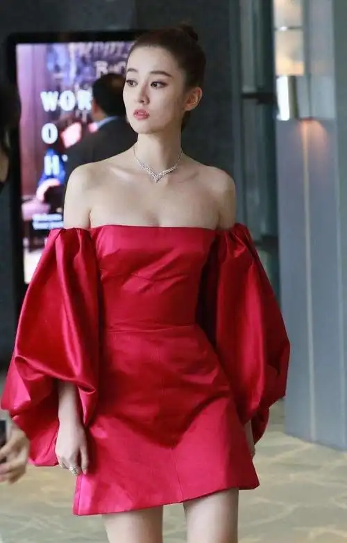 27岁乔欣,性感大胆优雅惊艳,美得让人移不开眼!