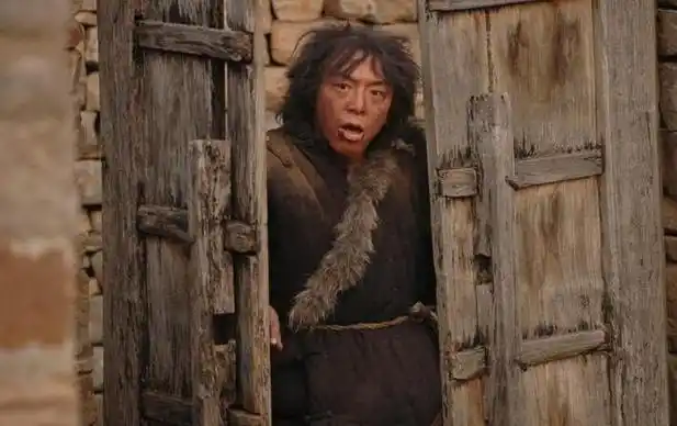 农村老辈人说的"无傻不成村"是啥意思?为何以前村里都有傻子