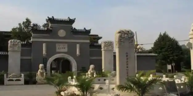 北京段祺瑞墓地墓地很小没有护栏除了他的后人知之者甚少