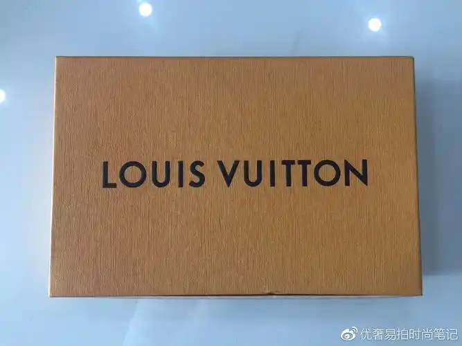 上图为正品lv的包装盒