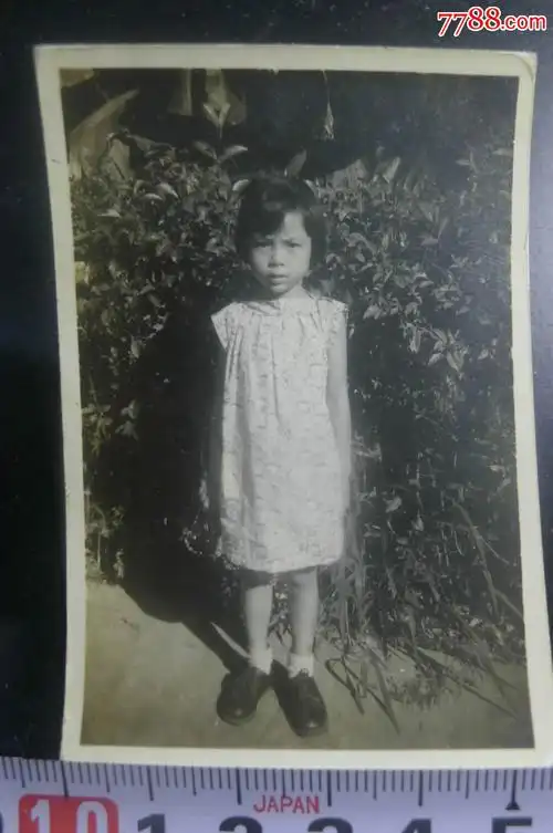 民国穿裙子的短发小女孩.5.5*8