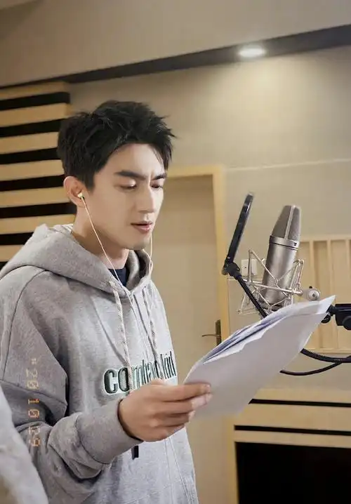 趁拍戏空闲回学校,被当成学生,男神到底是怎么保养的@林更新