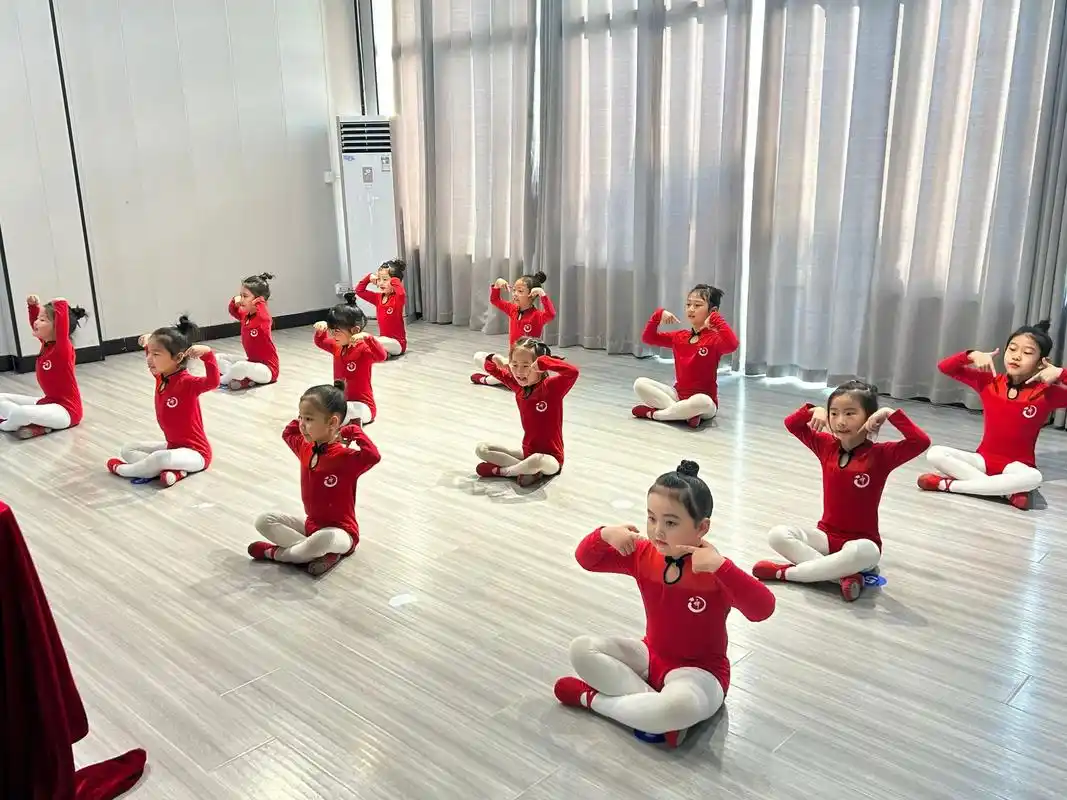 中国舞 #舞蹈考级 #孩子们棒棒哒  7378慢慢喜欢, 慢慢 - 抖音