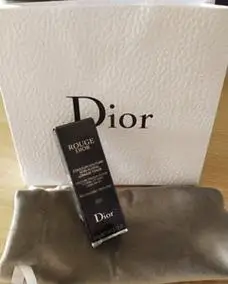 000人付款淘宝dior999亚光,之前喜欢红色口红买了好多用不完,现在又喜