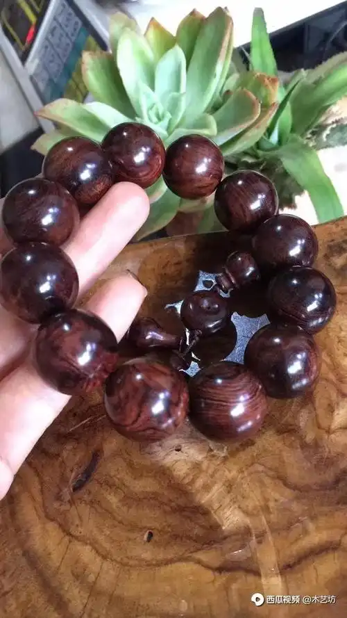 犀牛角紫檀手串到底是什么材料做的,带你们去了解它的庐山真面目