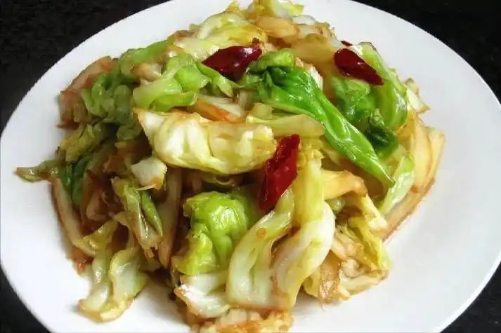 铁锅炒菜真的能补铁?医生直言:想要补铁,应该多吃这几物才对!