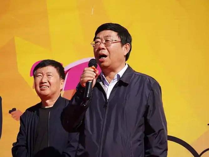 中共宁武县委书记任宁虎,宣布活动正式启动.