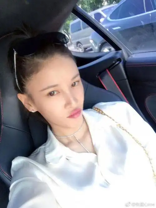 张蓝心晒健身照逆天长腿太撩人