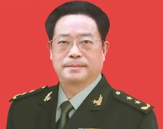 陆军李栋恒当兵6个月提干从常胜军主官跨军种转任武警2次升中将