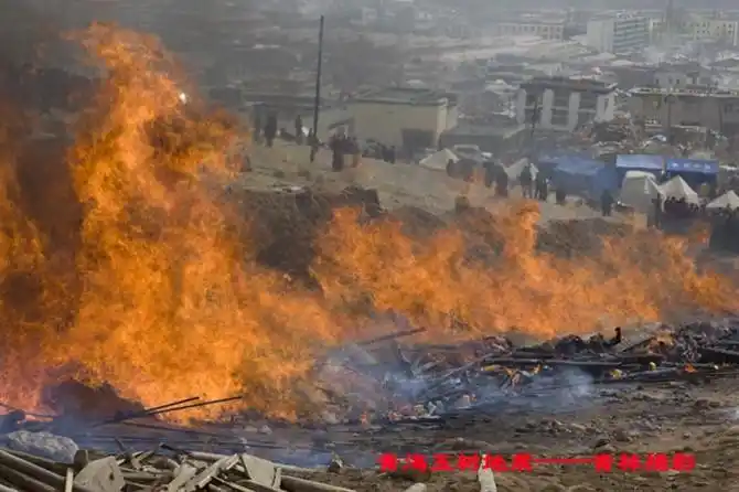 引用 玉树地震首批近千名遇难者集体火葬