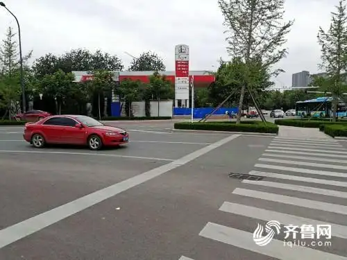 潍坊潍城区这个五岔路口该怎么走?"标准答案"在这里