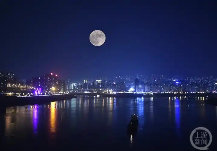 十五的月亮十五圆昨夜邂逅中秋圆月