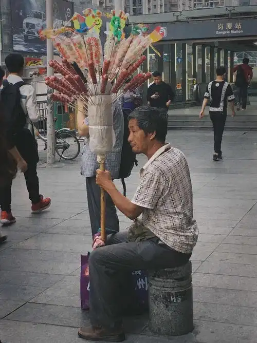 卖糖葫芦的老人 - 画图画 - 图虫