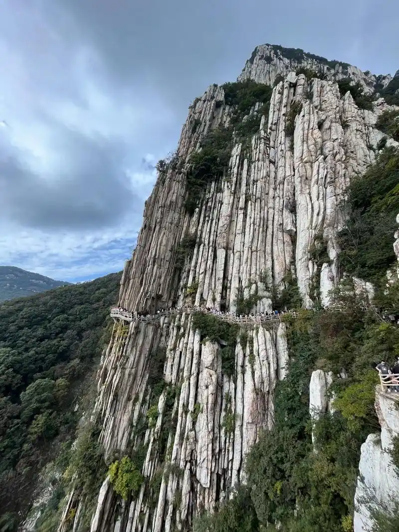书册崖绝了姐妹们.#少林寺风景区 #三皇寨 #蓝天白云定会如 - 抖音