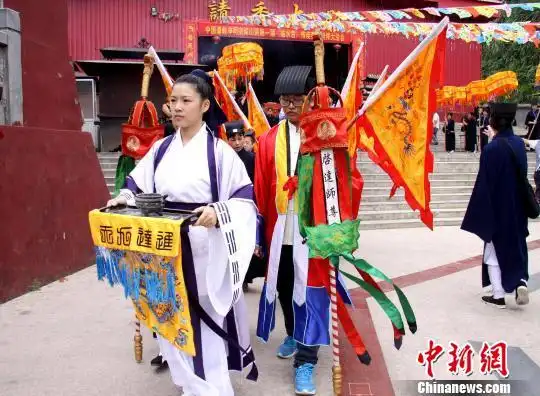 来自台湾,香港和大陆两岸三地的260余名中国道教净明宗闾山派弟子,16