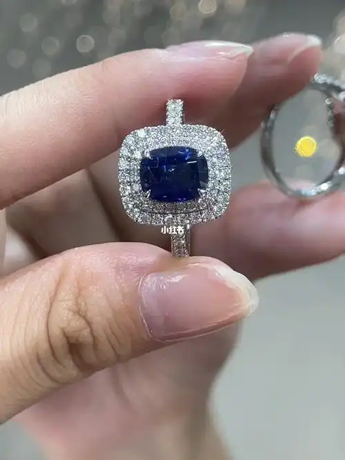 方形蓝宝石戒指经典优雅璀璨闪耀气质满满