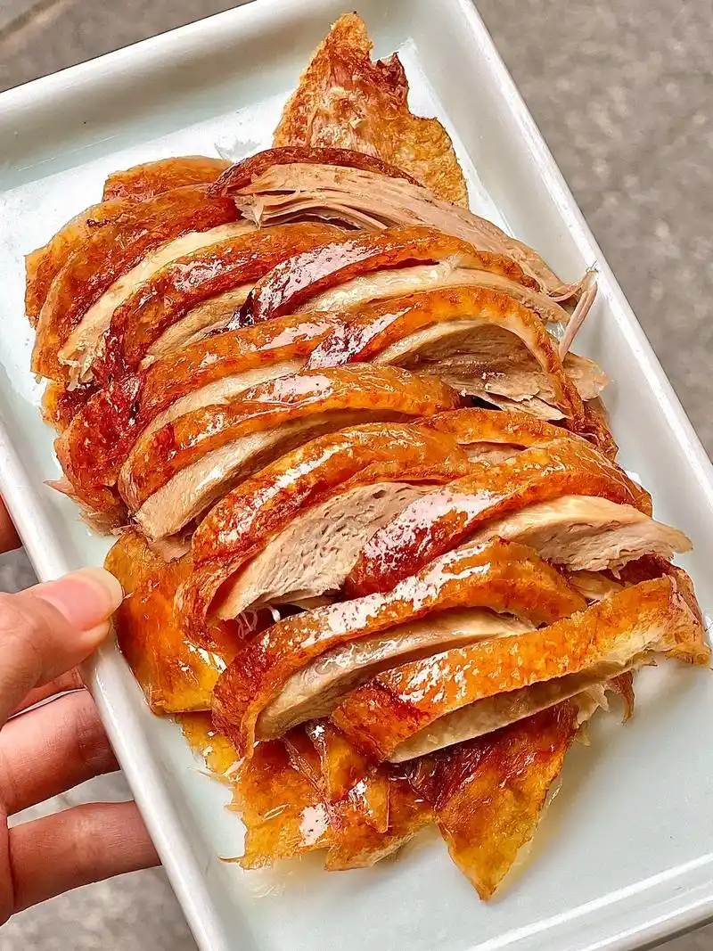 北京火爆的片皮烤鸭 - 抖音