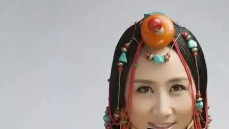 草原歌手阿鲁阿卓与央金兰泽,同唱草原情歌,开唱就听出明显区别