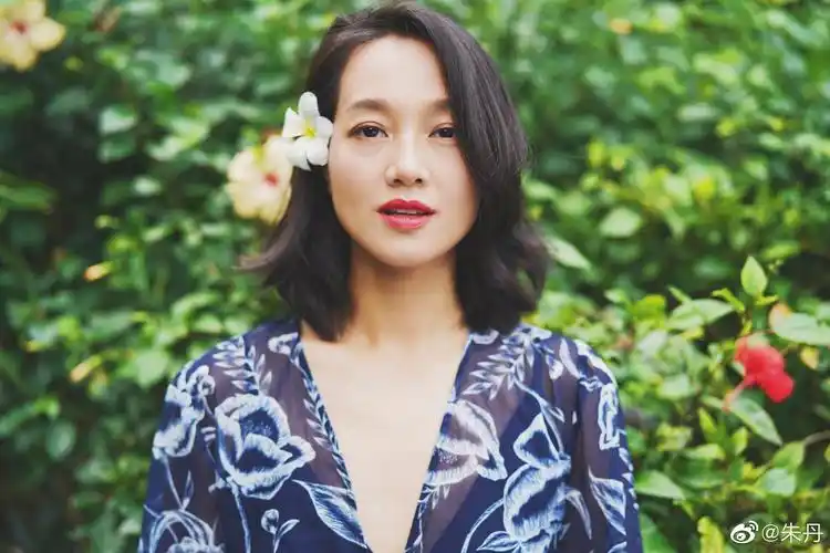 朱丹晒唯美泰国写真,身材似少女力破二胎传闻