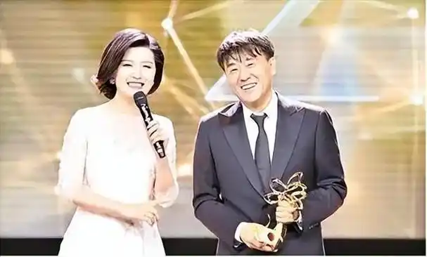 回顾何冰娶同桌做老婆相伴24年无绯闻