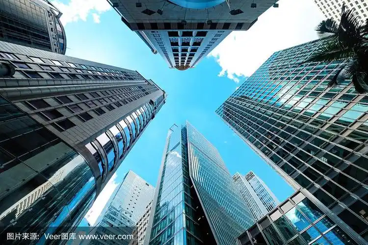 用透视法拍摄现代摩天大楼