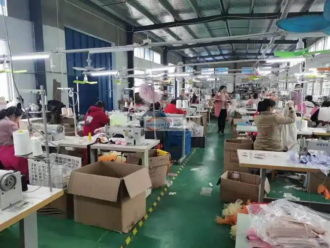 本厂承接各类服装生产加工各种布艺饰品加工来料加工均可人