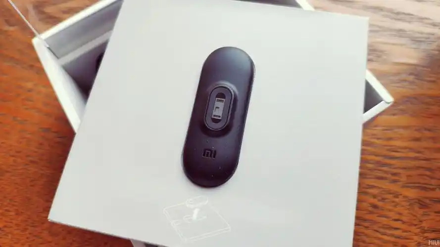 刚买了一个小米手环3 还不错