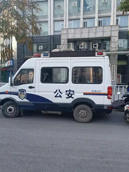 巫溪县交巡警违规执法