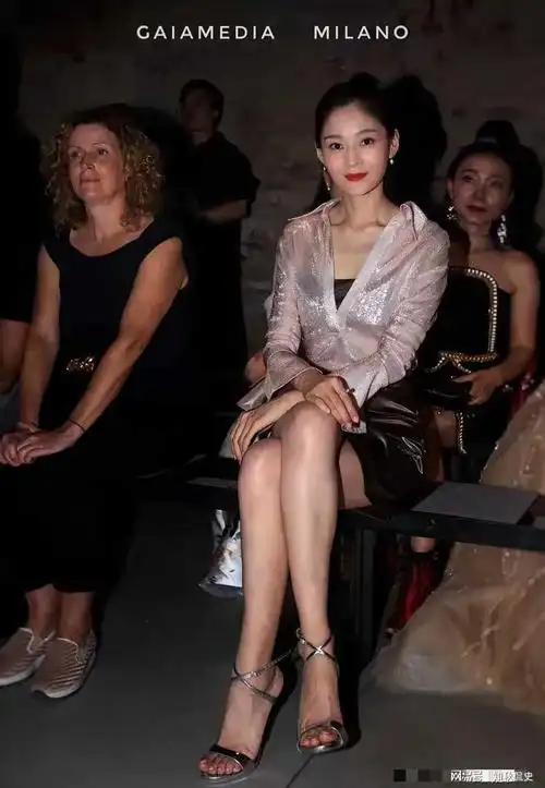 女星王媛可,身高1米67,这双白嫩的长腿是真的漂亮!