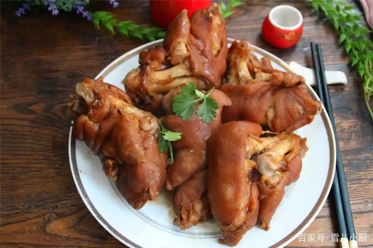 4个猪爪花了80块钱,教你做年夜饭下酒硬菜,寓意招财进宝