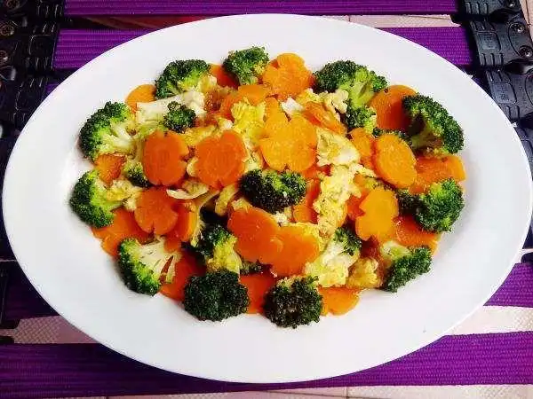 西兰花和胡萝卜的绝美搭配,营养丰富颜值高,你值得尝试