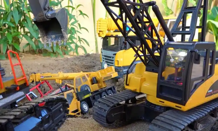 儿童益智玩具:挖掘机,翻斗车清理沙子,吊车救援事故吉普车!