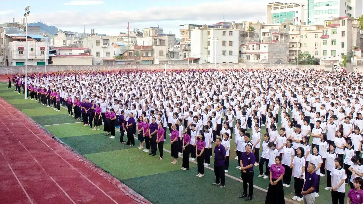 美丽的紫中今年正取500名 紫金高中有紫金中学 和其他学校