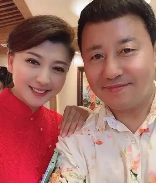 王长贵年龄多少(55岁王长贵与小19岁娇妻合影)(8)