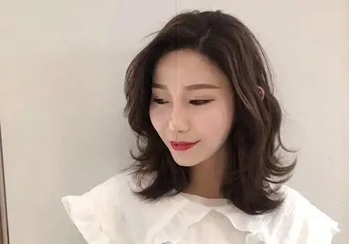 齐肩发做打薄处理超显"轻"松 齐肩发剪碎发可是造型师的拿手好戏_发型