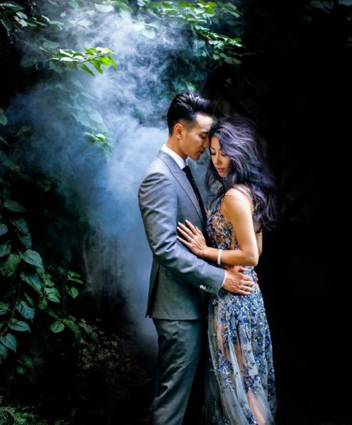 王阳明晒与老婆蔡诗芸恩爱甜蜜照 纪念两人结婚三周年