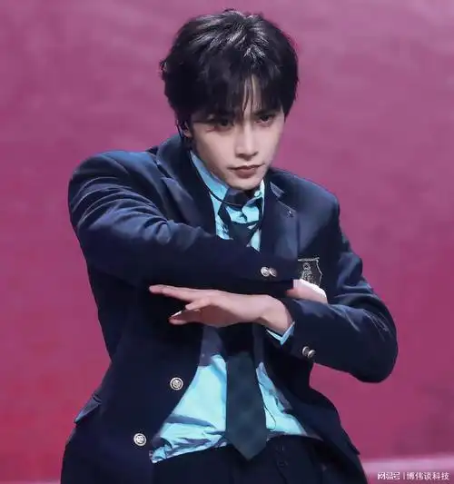 刘耀文新电影素颜出镜离开偶像妆造还像吴彦祖吗